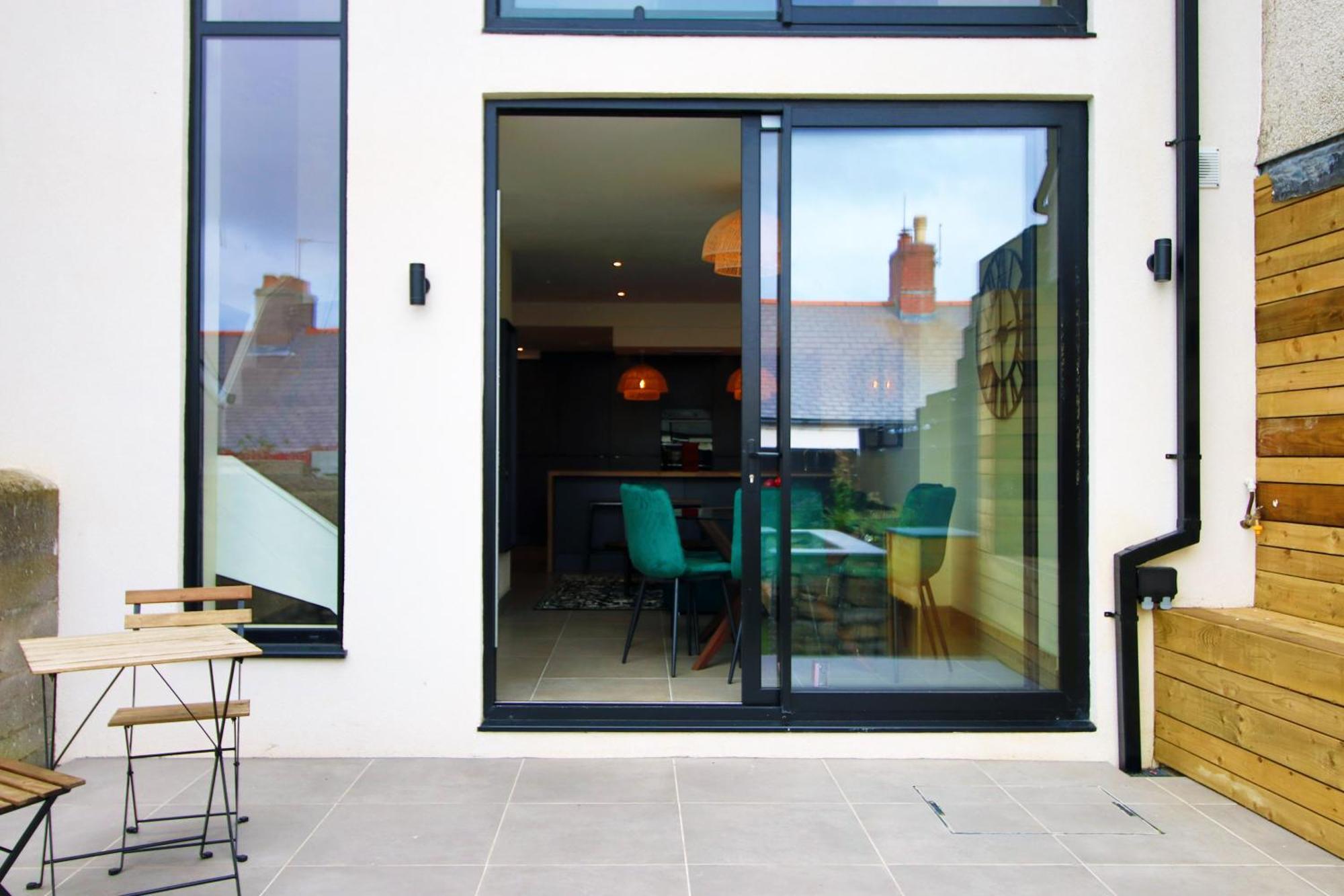 Luxury 4 Bedroom 4 Ensuite Home In Penarth คาร์ดิฟฟ์ ภายนอก รูปภาพ