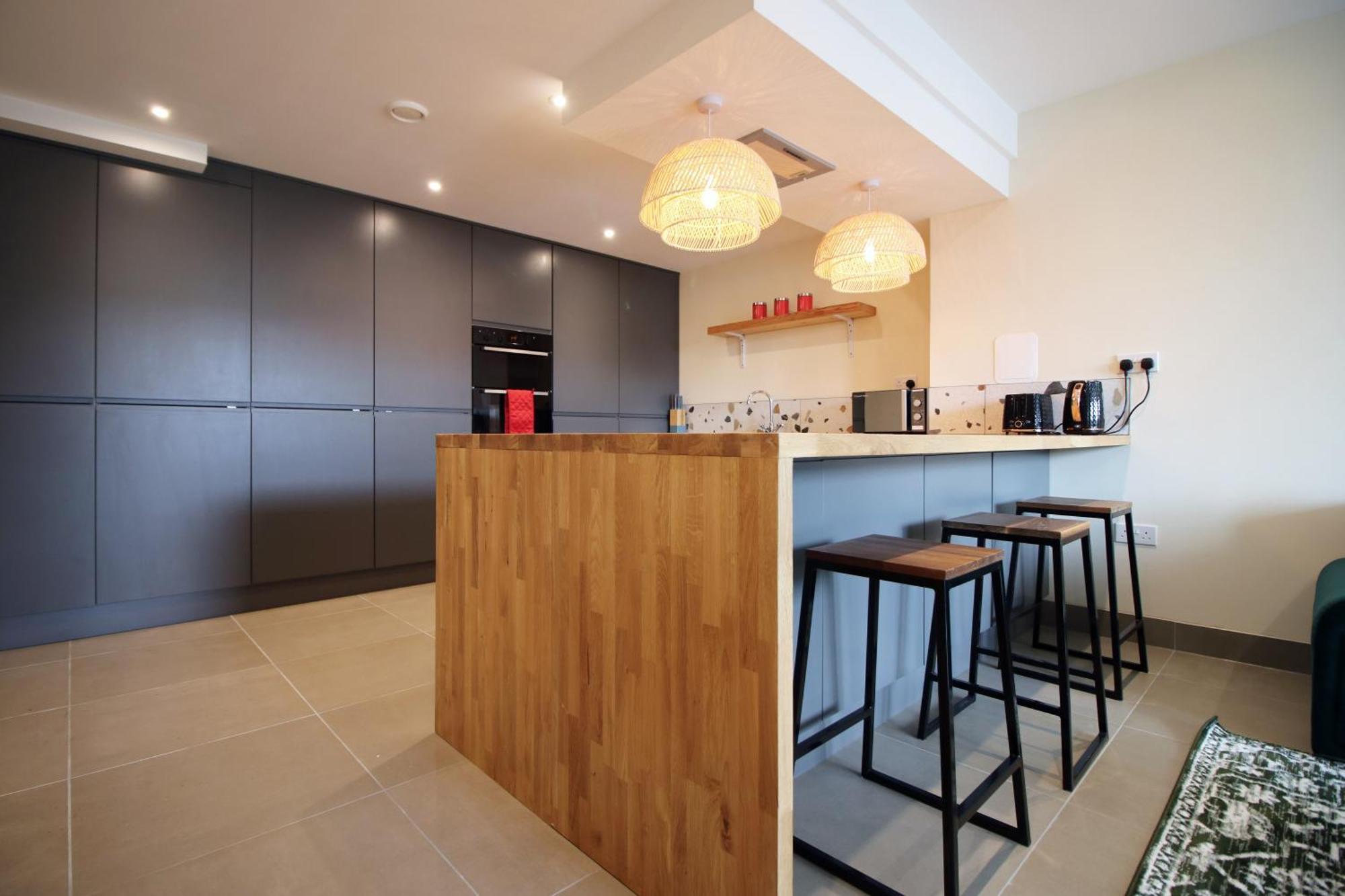 Luxury 4 Bedroom 4 Ensuite Home In Penarth คาร์ดิฟฟ์ ภายนอก รูปภาพ