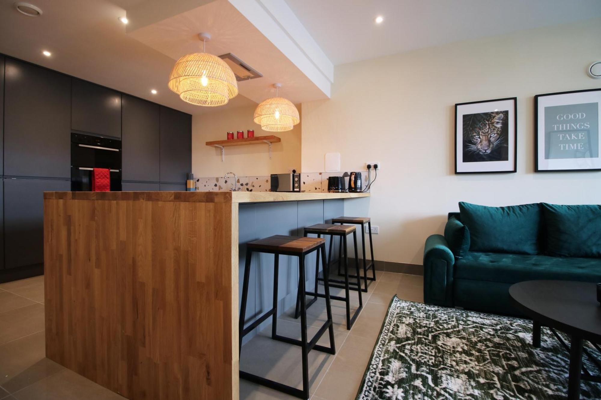 Luxury 4 Bedroom 4 Ensuite Home In Penarth คาร์ดิฟฟ์ ภายนอก รูปภาพ