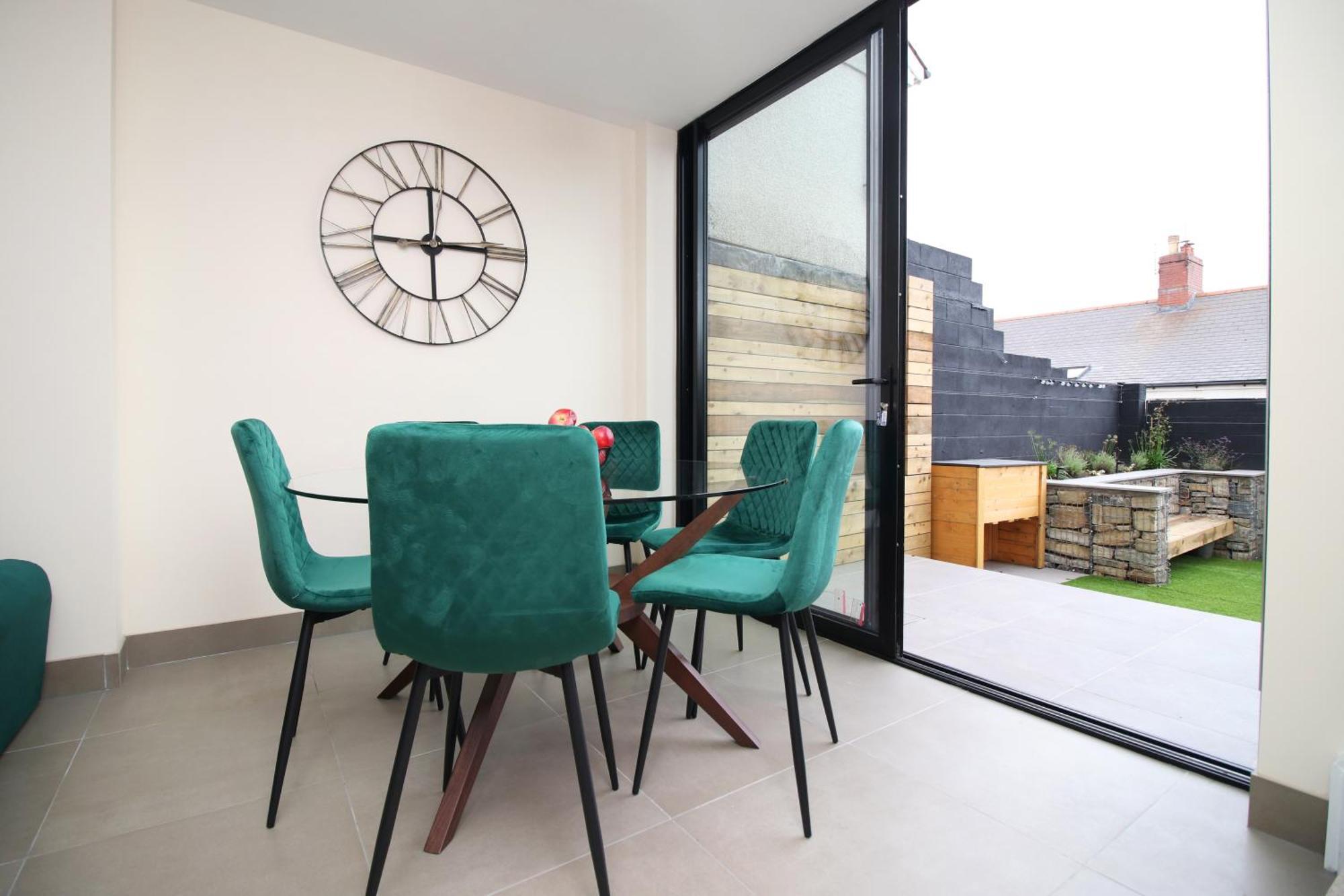 Luxury 4 Bedroom 4 Ensuite Home In Penarth คาร์ดิฟฟ์ ภายนอก รูปภาพ